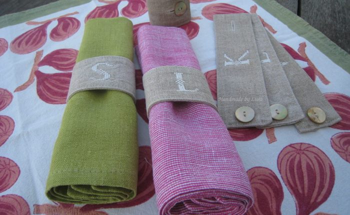 Embroidered serviette rings, lautasliinarenkaat
